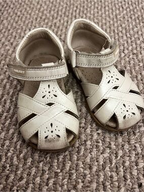 Leather sandals 4t